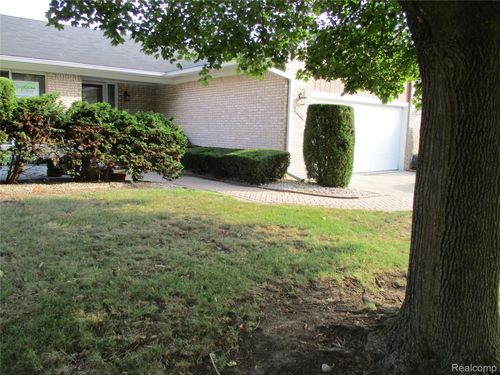 42108 E Edward Dr, Clinton Township, MI, 48038-1712 | Card Image