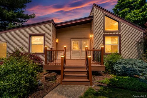 20 Cherrywood Dr, Goshen, NY, 10924-2557 | Card Image