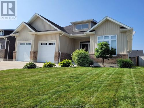 300 Davies St, Dresden, ON, N0P1M0 | Card Image