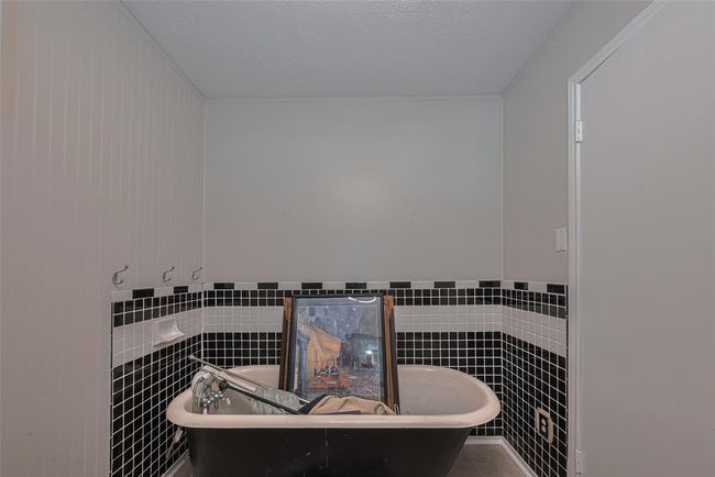 Timeless style of an iron claw foot tub. | Image 26