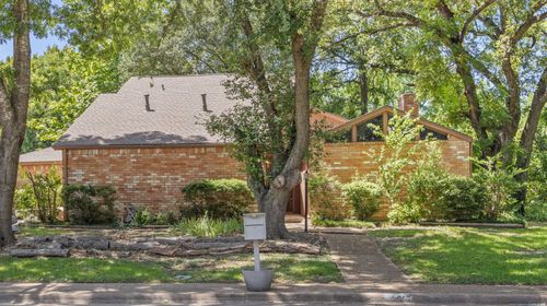 657 The Meadows Pkwy, Desoto, TX, 75115-4783 | Card Image