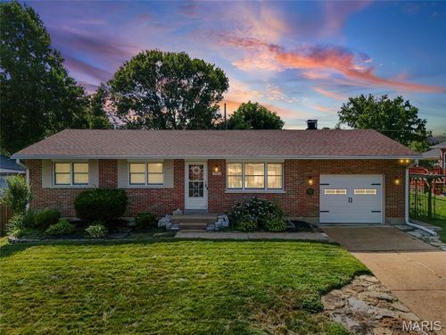 2106 Box Dr, Saint Louis, MO, 63125-3005 | Card Image