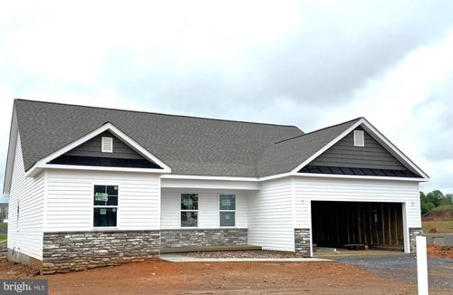 147 Santiago Cir, MARTINSBURG, WV, 25403-1842 | Card Image