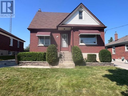 224 College Ave, Oshawa, ON, L1J1R7 | Card Image