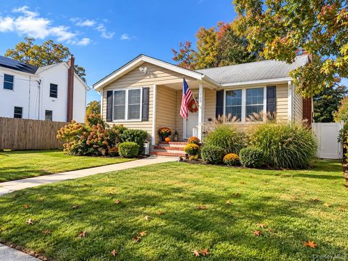 109 Patchogue Ave, Patchogue, NY, 11772-8605 | Card Image