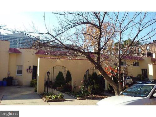 2010 Green St, PHILADELPHIA, PA, 19130-3209 | Card Image