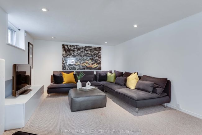 542 Atlas Ave, House other with 3 bedrooms, 2 bathrooms and 2 parking in York ON | Image 32
