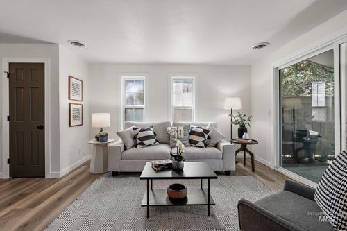 261 N Eagle Glen Ln, Eagle, ID, 83616-4939 | Card Image