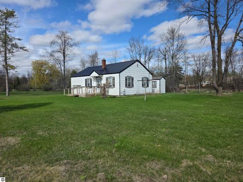 2324 Dobler Rd, Sterling, MI, 48659-9440 | Card Image