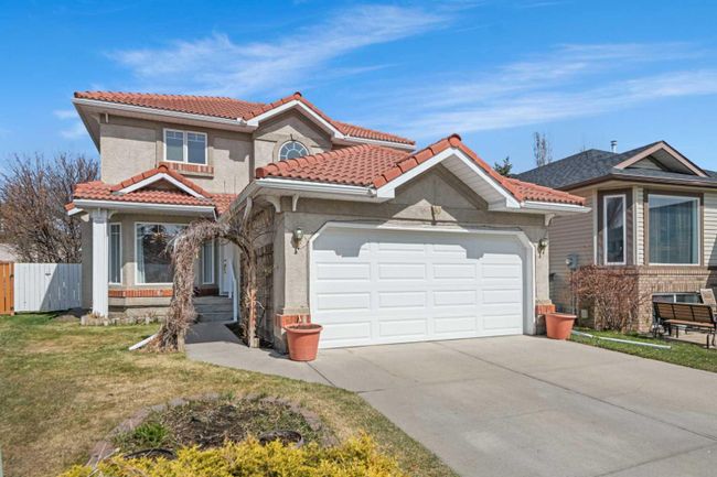 60 Chaparral Road Se, Home with 3 bedrooms, 3 bathrooms and 4 parking in Calgary AB | Image 2