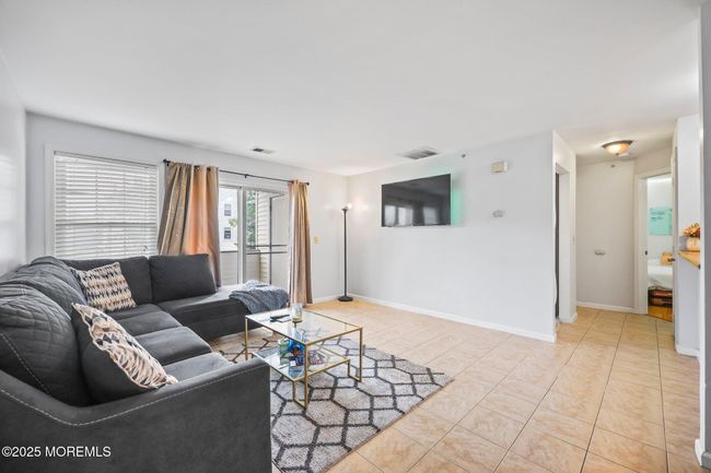 22 Basset Ct, Condo with 2 bedrooms, 1 bathrooms and 1 parking in Tinton Falls NJ | Image 5
