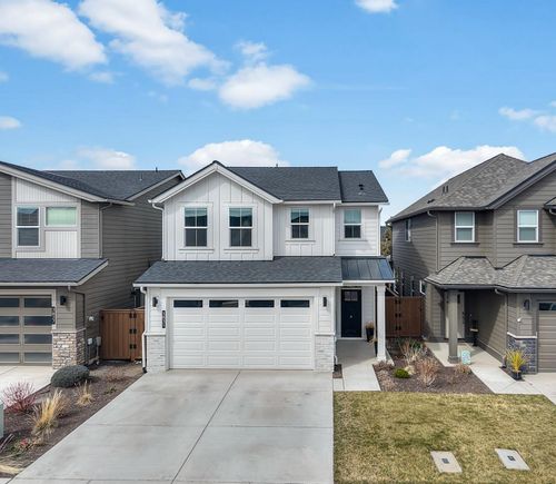 3831 Ne Tellus Dr, Bend, OR, 97701-3998 | Card Image