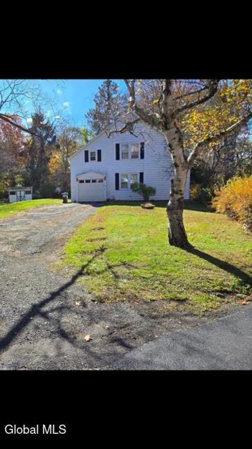 18 Pickering Ln, Troy, NY, 12180-6825 | Card Image