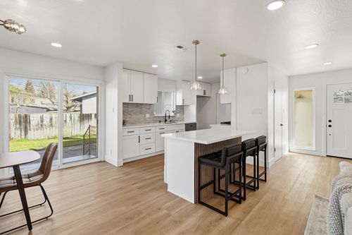 2462 Town Cir, Sacramento, CA, 95821-2323 | Card Image