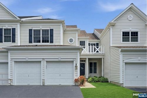 96 Hickory Hill Blvd, Totowa, NJ, 07512-2805 | Card Image