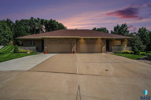 1402 S Lighthouse Pl, Sioux Falls, SD, 57103-3300 | Card Image