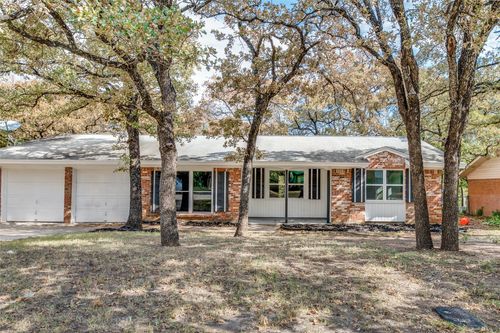 1236 King Dr, Bedford, TX, 76022-6531 | Card Image