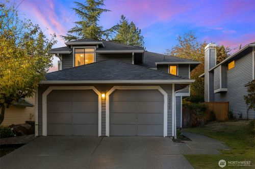 24230 Se 44th St, Sammamish, WA, 98029-7525 | Card Image