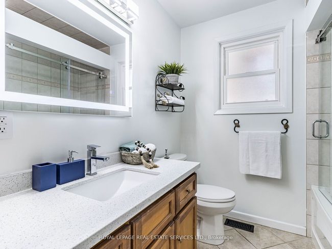 231 Elizabeth St S, House other with 6 bedrooms, 5 bathrooms and 4 parking in Brampton ON | Image 20