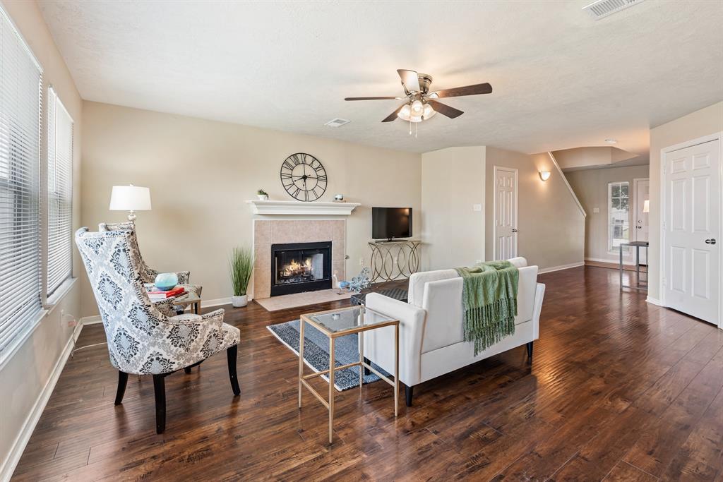 Plano Dr, College Station, TX 77845