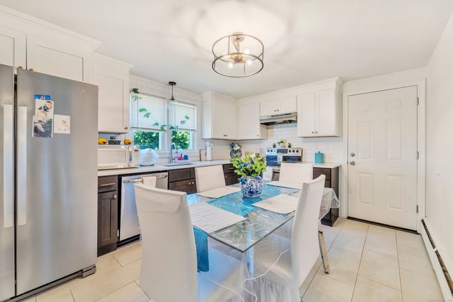 226 Middletown Ave, Home with 6 bedrooms, 2 bathrooms and 8 parking in Wethersfield CT | Image 7