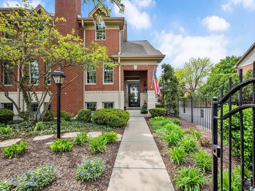 426 Childs St, Wheaton, IL, 60187-5040 | Card Image