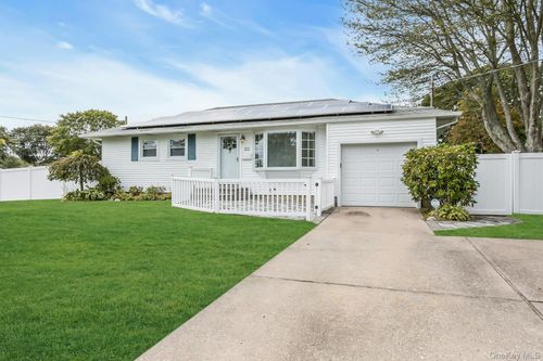 130 Matthews Rd, Oakdale, NY, 11769-1843 | Card Image