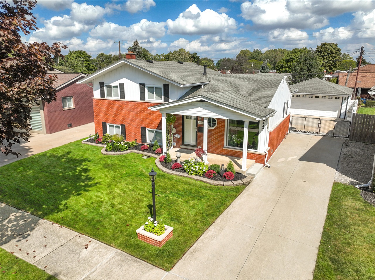 Blaty St, Taylor, MI 48180