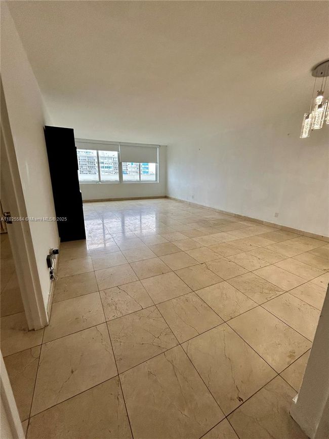 APT-514 - 5401 Collins Ave, Condo with 1 bedrooms, 2 bathrooms and null parking in Miami Beach FL | Image 35