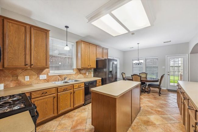 1304 Pine Forest Dr, House other with 4 bedrooms, 3 bathrooms and 3 parking in Pearland TX | Image 15
