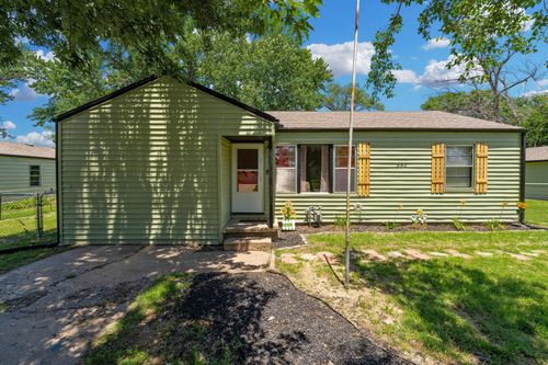 542 W Sunrise Dr, Wichita, KS, 67217-5332 | Card Image