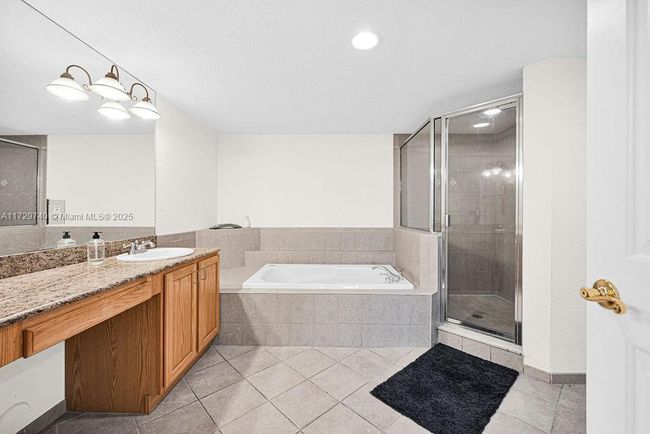 APT-703 - 1501 E Broward Blvd, Condo with 3 bedrooms, 2 bathrooms and null parking in Fort Lauderdale FL | Image 14