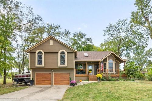 8910 Lexington Ave, De Soto, KS, 66018-9441 | Card Image