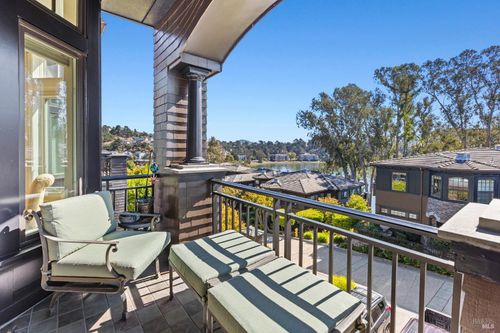 17 De Silva Island Dr, Mill Valley, CA, 94941-3004 | Card Image