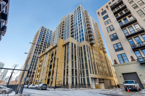 1709-720 N Larrabee St, Chicago, IL, 60654-3877 | Card Image