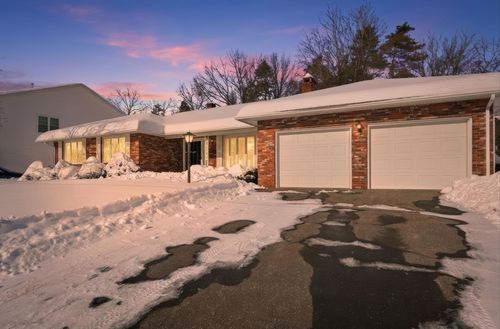 16 Sesame Dr, Chicopee, MA, 01020-4923 | Card Image