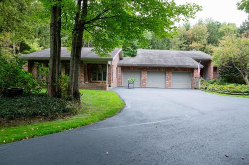 284 Chimney Hill Dr, Colchester, VT, 05446-7365 | Card Image