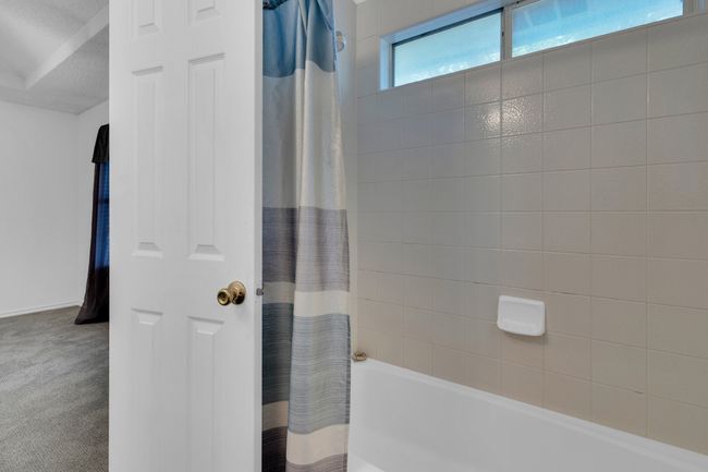 Primary Bathroom | Image 16