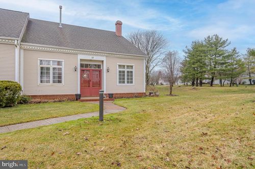 1 Chadwick Ln, Monroe Township, NJ, 08831-4977 | Card Image