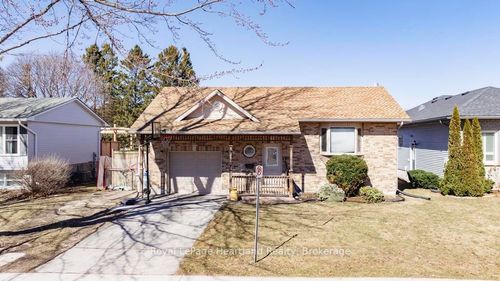 223 Bennett St E, Goderich, ON, N7A1A8 | Card Image