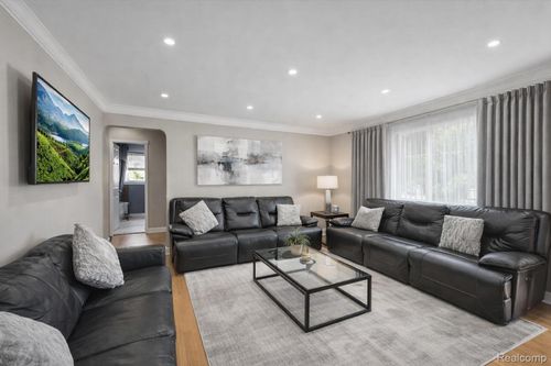 6725 Schaller St, Garden City, MI, 48135-2066 | Card Image