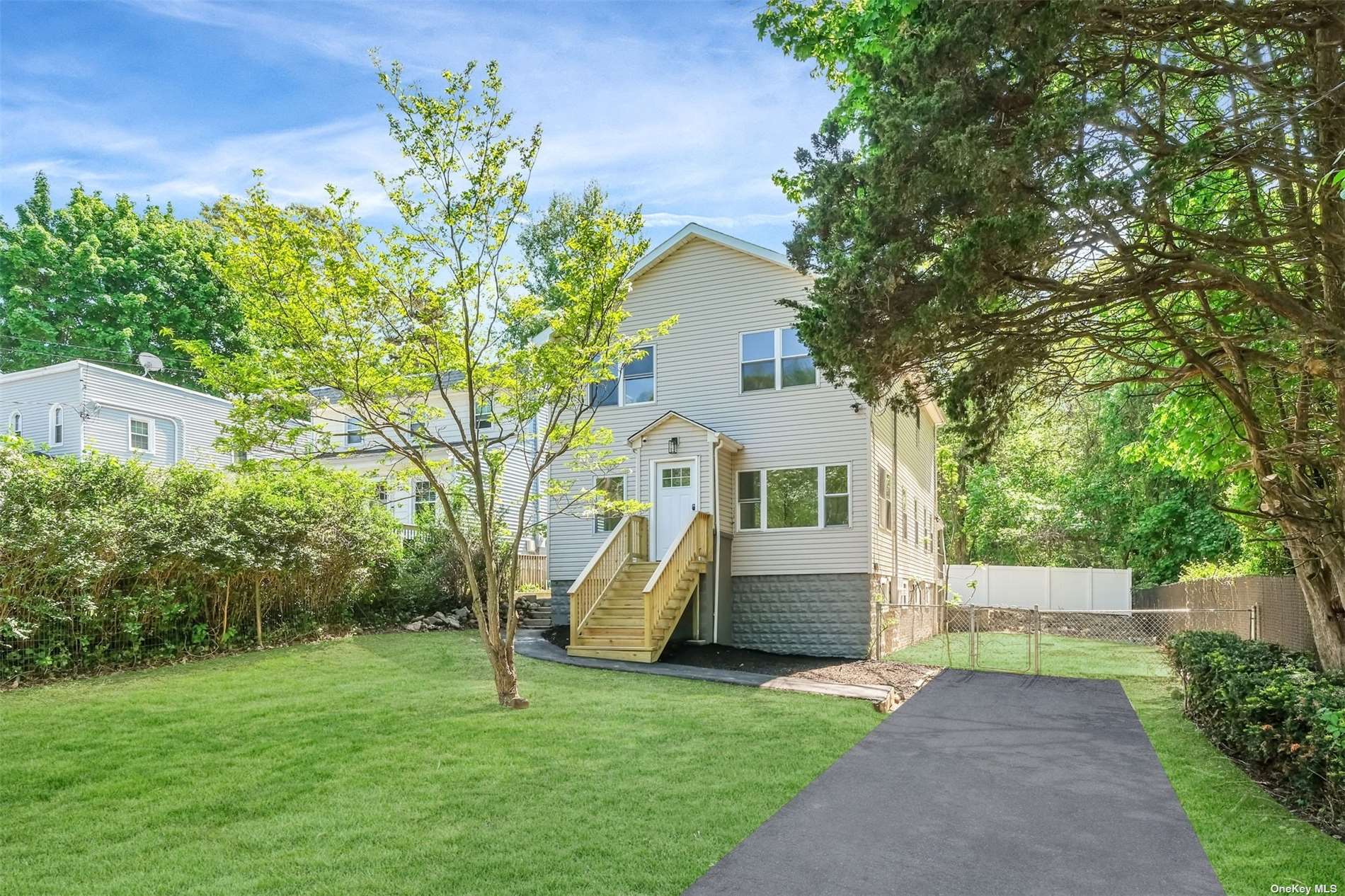 Park Ave, Huntington, NY 11743