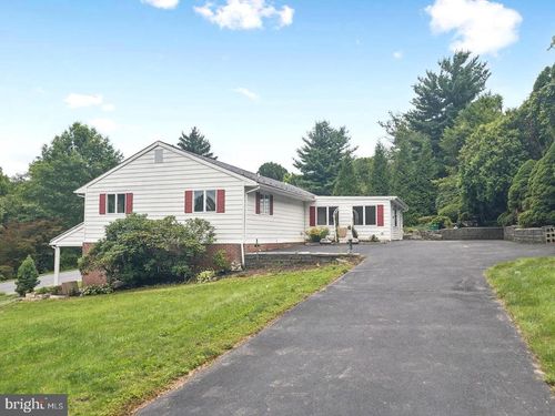 2210 Berkshire Rd, LANCASTER, PA, 17603-6104 | Card Image