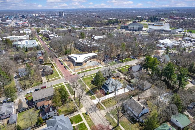 204 Monroe St, House other with 5 bedrooms, 4 bathrooms and null parking in Kalamazoo MI | Image 64