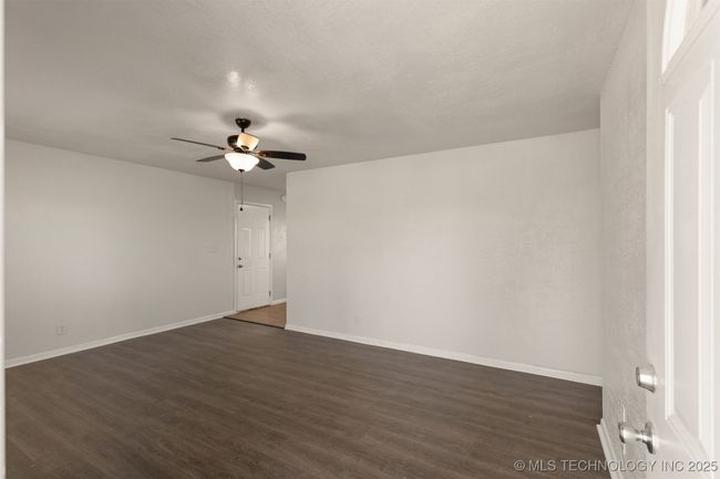 Living Room w/ceiling fan. | Image 5