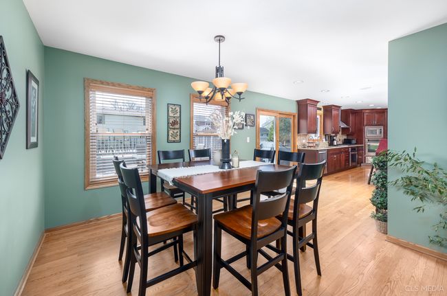 1813 Longboat Dr, House other with 3 bedrooms, 3 bathrooms and 2 parking in Elk Grove Village IL | Image 6