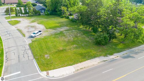 915 E Broomfield Road, Mt Pleasant, MI, 48858 | Card Image