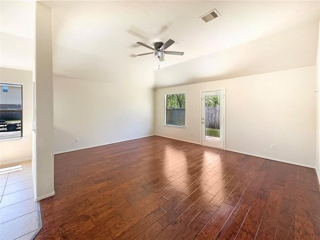3608 Mahogany Trl, House other with 3 bedrooms, 2 bathrooms and 2 parking in Pearland TX | Image 13