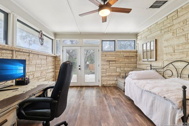 503 Mockingbird Ln, House other with 3 bedrooms, 2 bathrooms and null parking in Devine TX | Image 13