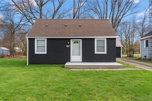 1442 Mintola Ave, Flint, MI, 48532-4045 | Card Image